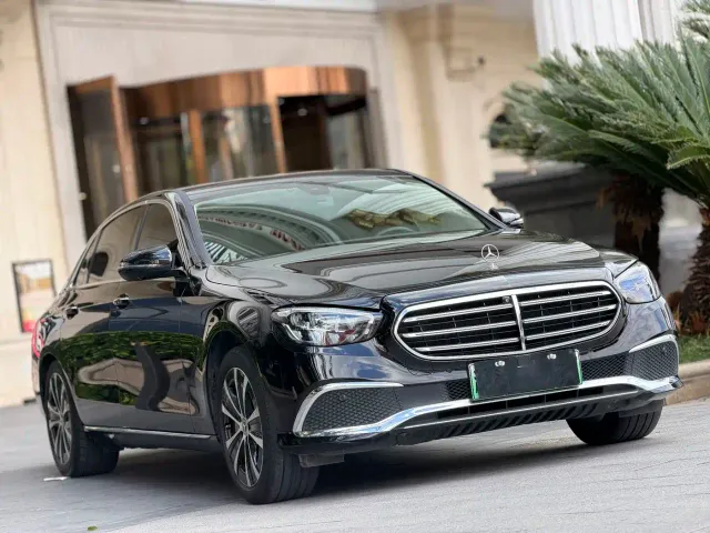 Mercedes-Benz E-Class — Фото автомобиля 3
