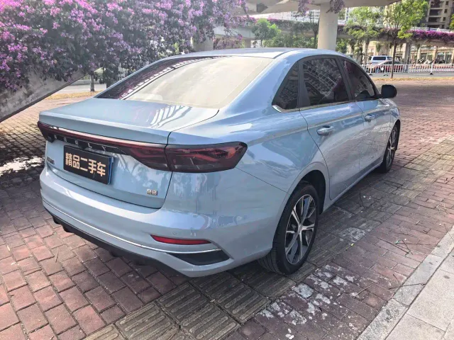 Geely Emgrand — Фото автомобиля 14