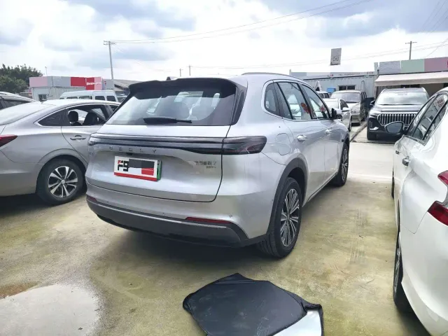 Geely Galaxy Starship 7 EM-i — Фото автомобиля 9