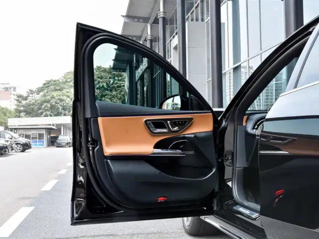 Mercedes-Benz E-Class — Фото автомобиля 22