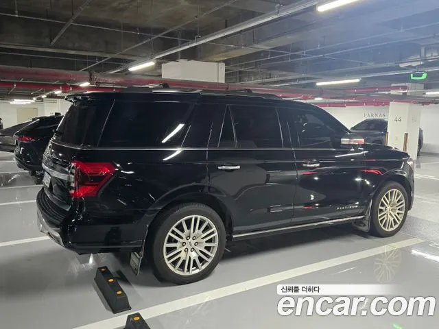 Ford Expedition — Фото автомобиля 2