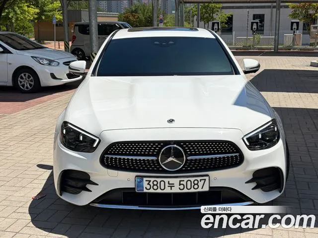 Mercedes-Benz E-Class — Фото автомобиля 2
