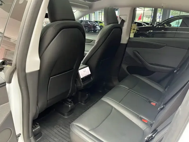 Tesla Model Y — Фото автомобиля 7