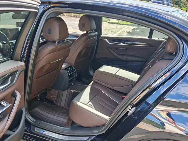 BMW 5 Series — Фото автомобиля 10