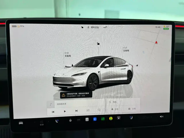 Tesla Model 3 — Фото автомобиля 12