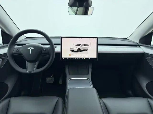 Tesla Model Y — Фото автомобиля 8