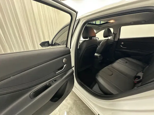Hyundai Elantra — Фото автомобиля 8