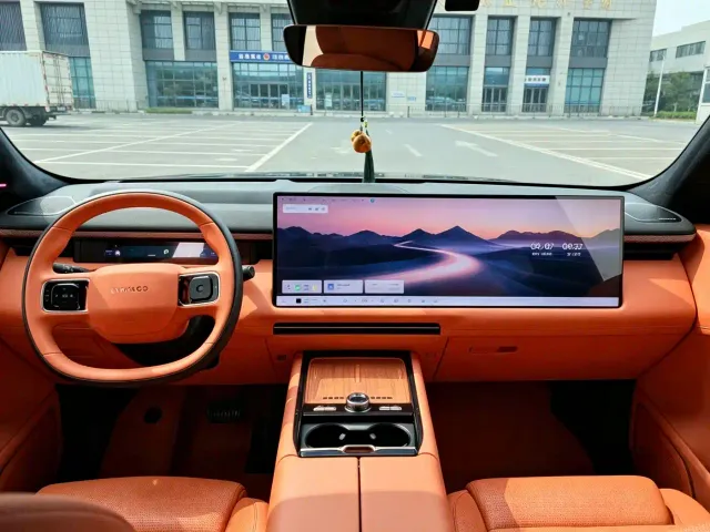 Lynk & Co 900 — Фото автомобиля 5