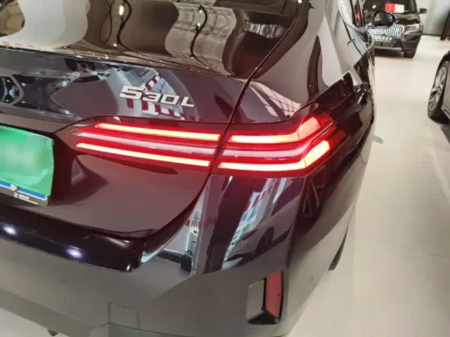 BMW 5 Series — Фото автомобиля 7