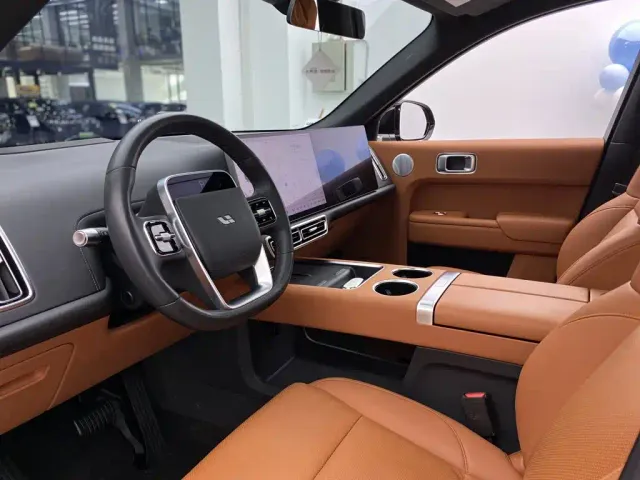 Li Auto L8 — Фото автомобиля 29