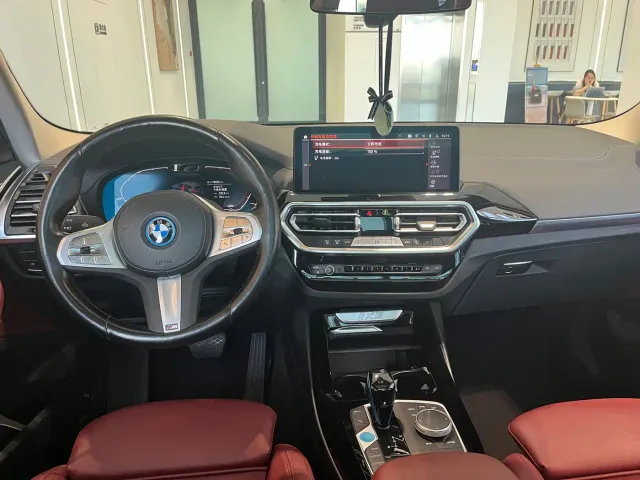 BMW iX3 — Фото автомобиля 6