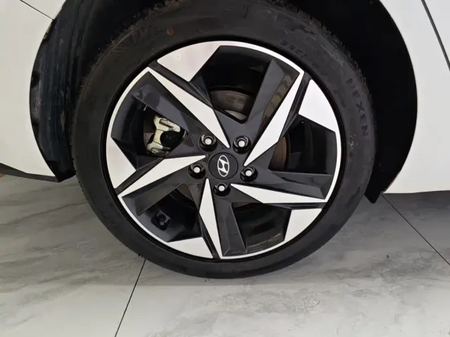 Hyundai Elantra — Фото автомобиля 8