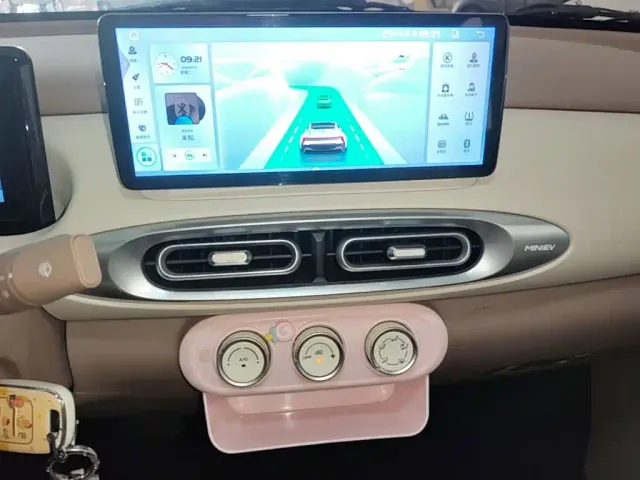 Wuling Hongguang Mini EV — Фото автомобиля 12