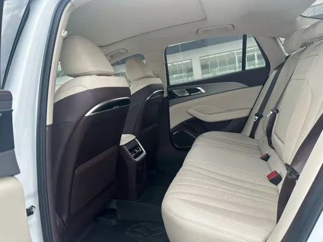 Hongqi H5 — Фото автомобиля 6