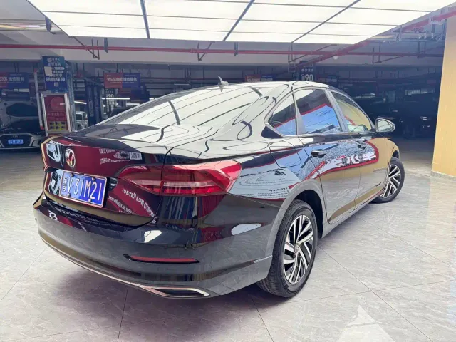 Volkswagen Lavida — Фото автомобиля 5