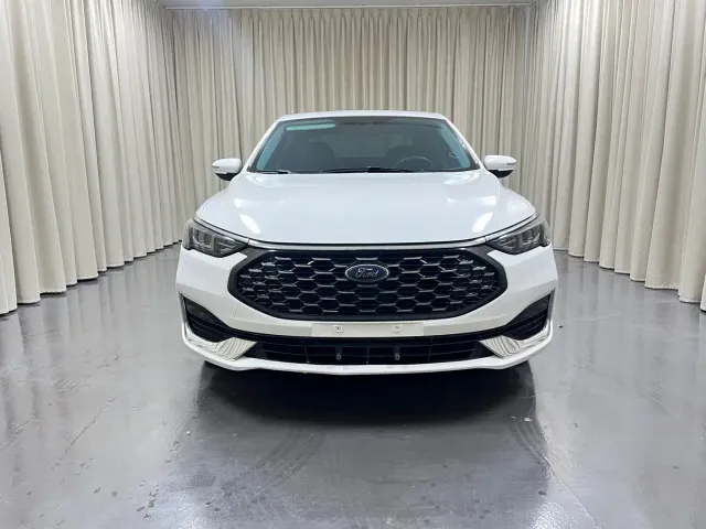 Ford Escort — Фото автомобиля 2