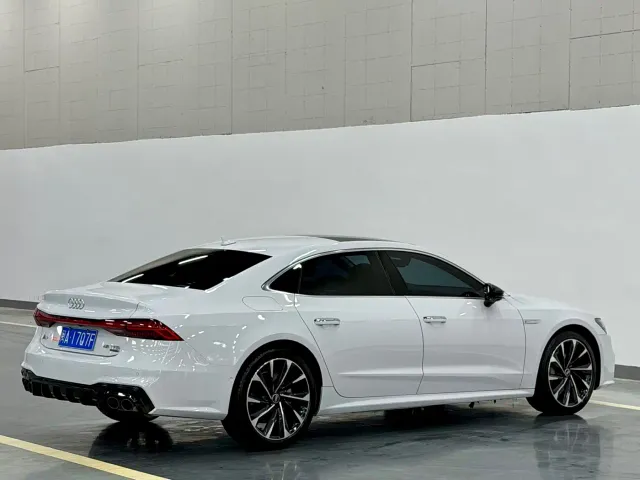 Audi A7L — Фото автомобиля 12