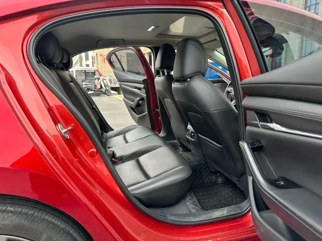 Mazda Axela — Фото автомобиля 22