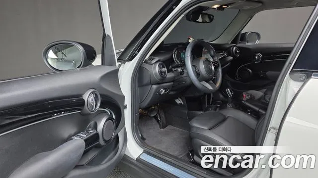 Mini Cooper Cooper 5 дверей Classic — Фото автомобиля 12