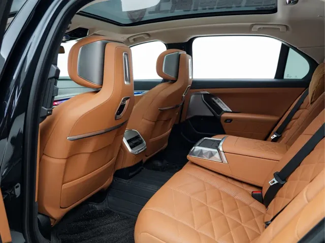 BMW 7 Series — Фото автомобиля 12