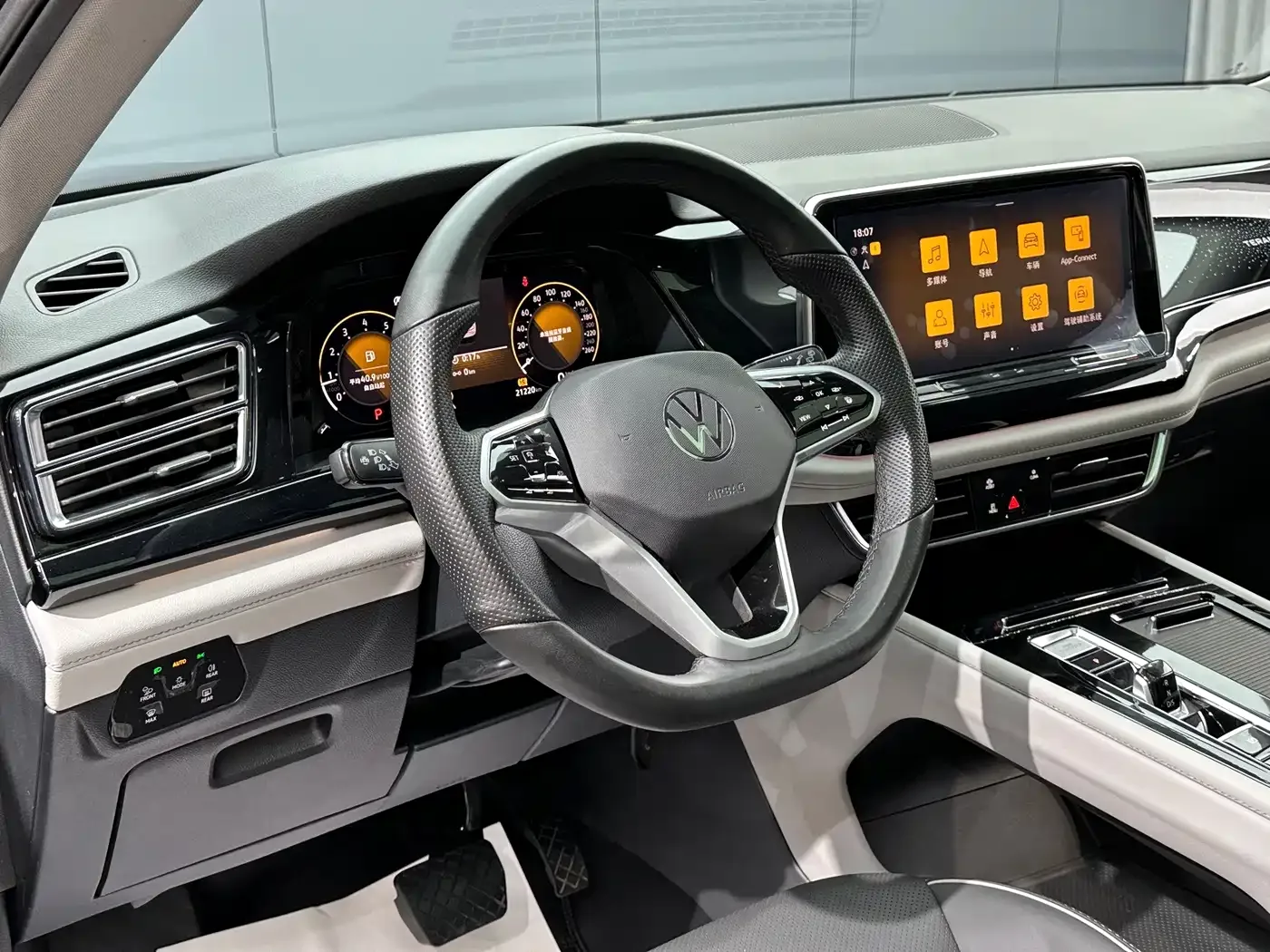 Volkswagen Teramont 2023 380TSI AWD Premium Luxury Edition — Фото автомобиля 9