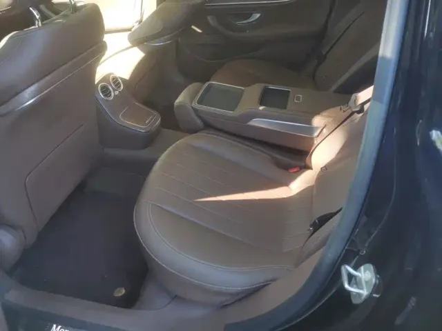 Mercedes-Benz E-Class — Фото автомобиля 11