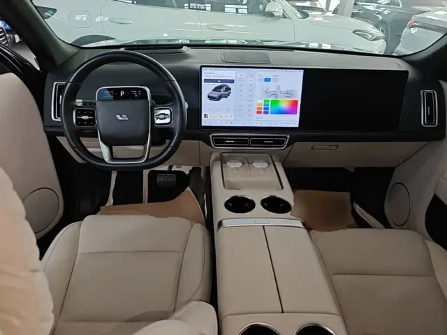 Li Auto L9 — Фото автомобиля 9