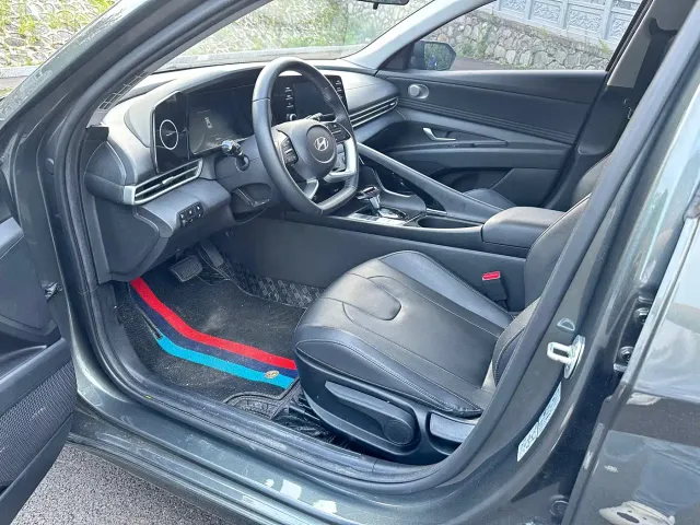 Hyundai Elantra — Фото автомобиля 12