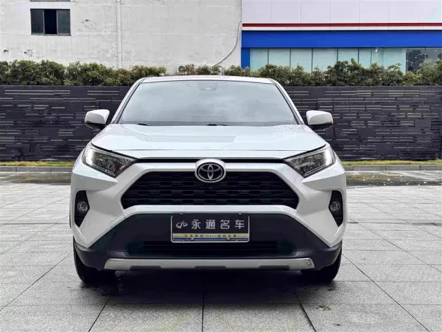 Toyota RAV4 — Фото автомобиля 2