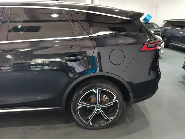 BYD Tang — Фото автомобиля 8