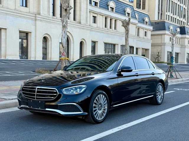Mercedes-Benz E-Class — Фото автомобиля 3