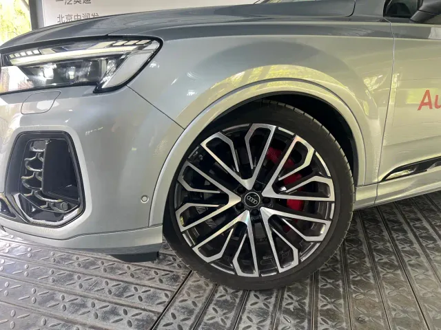 Audi SQ7 — Фото автомобиля 19