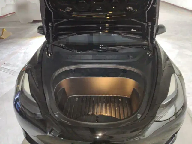 Tesla Model 3 — Фото автомобиля 19