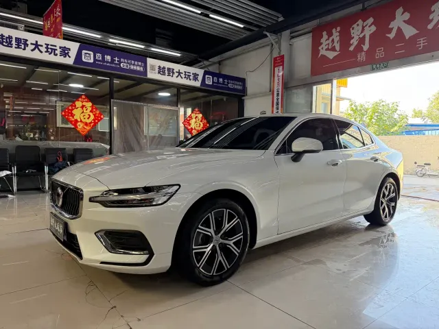 Volvo S60 — Фото автомобиля 3