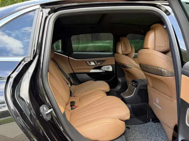 Mercedes-Benz E-Class — Фото автомобиля 11