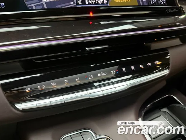 Cadillac Escalade — Фото автомобиля 16