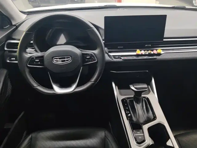 Geely Emgrand — Фото автомобиля 12
