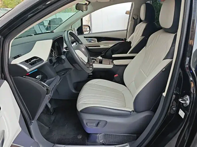 Toyota Sienna — Фото автомобиля 14