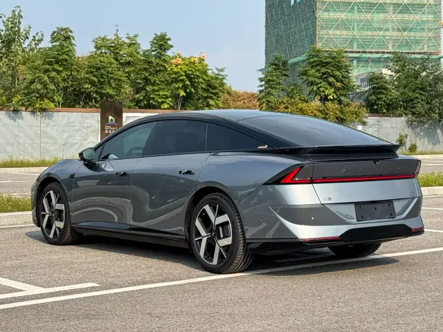 Xpeng P7+ — Фото автомобиля 6