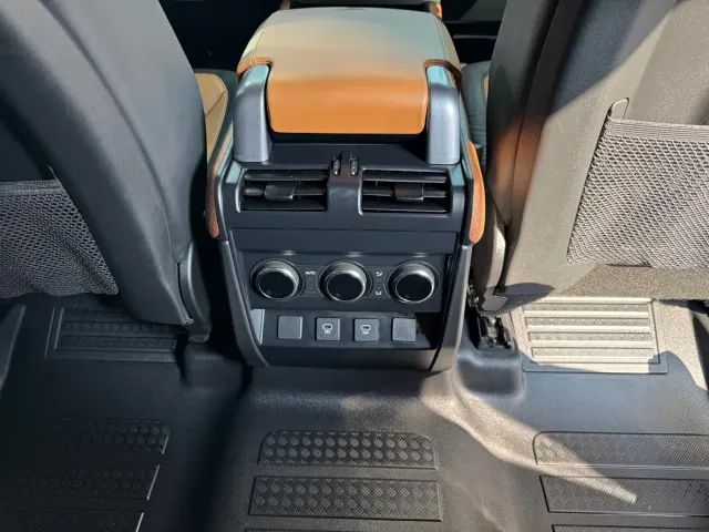 Land Rover Defender — Фото автомобиля 15