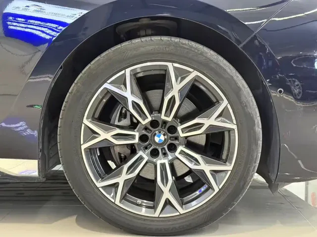 BMW 7 Series — Фото автомобиля 18