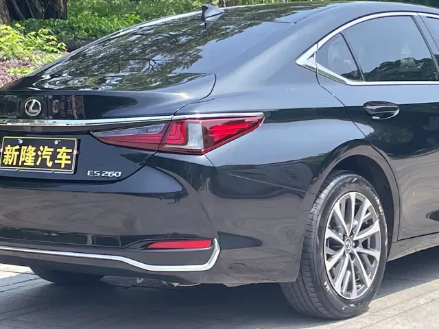 Lexus ES — Фото автомобиля 24