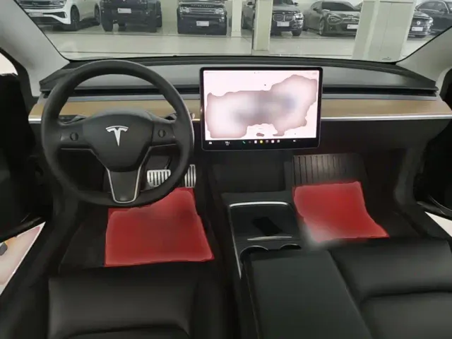 Tesla Model 3 — Фото автомобиля 9