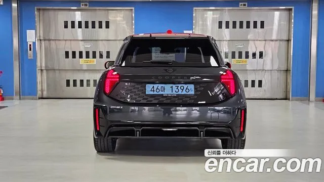 MINI Cooper Generation 4 — Фото автомобиля 4