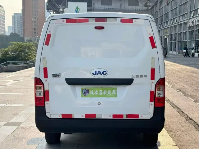 JAC Motors Blue Cat — Фото автомобиля 9