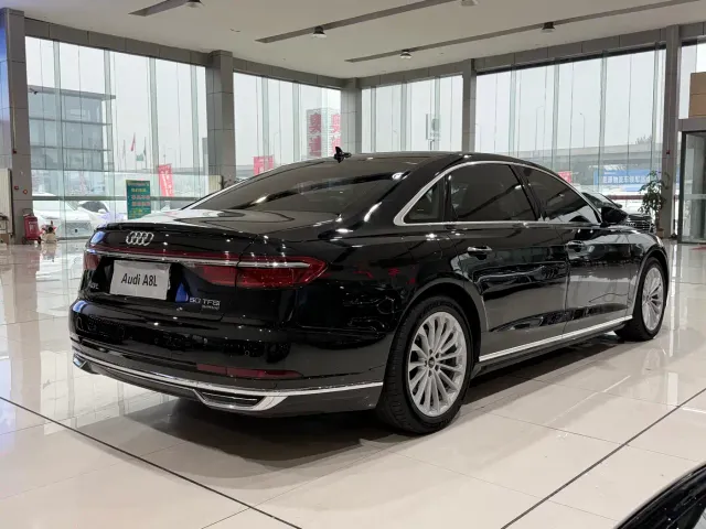 Audi A8 — Фото автомобиля 3