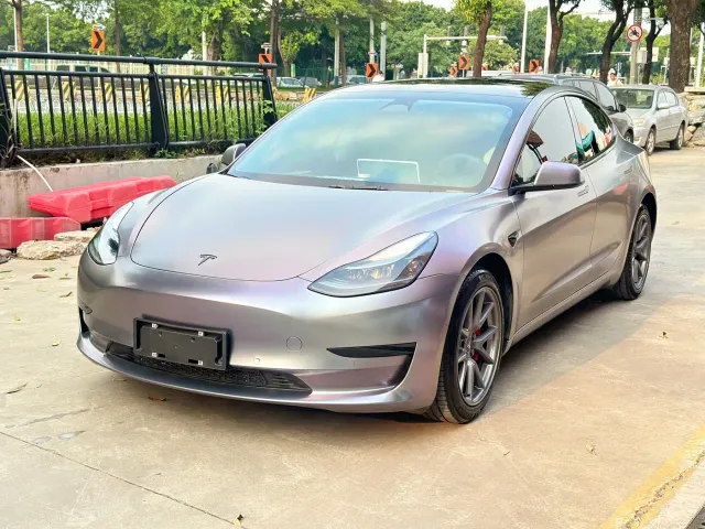 Фотография автомобиля — Tesla Model 3