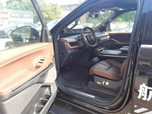 Lincoln Navigator — Фото автомобиля 5
