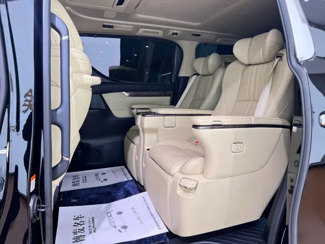 Toyota Vellfire — Фото автомобиля 12