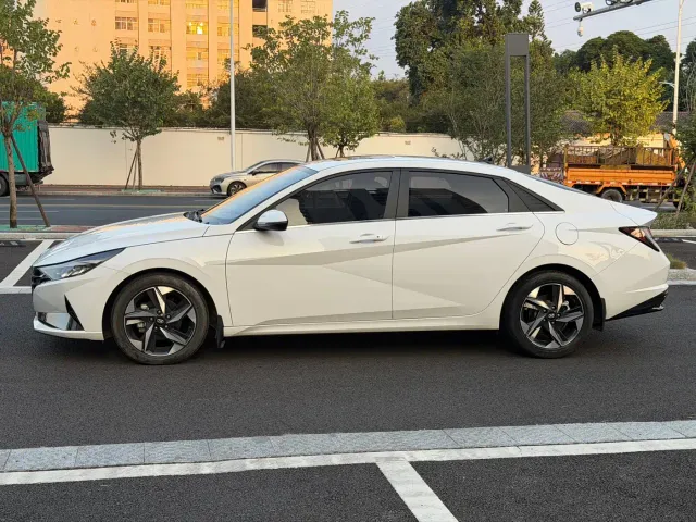 Hyundai Elantra — Фото автомобиля 2